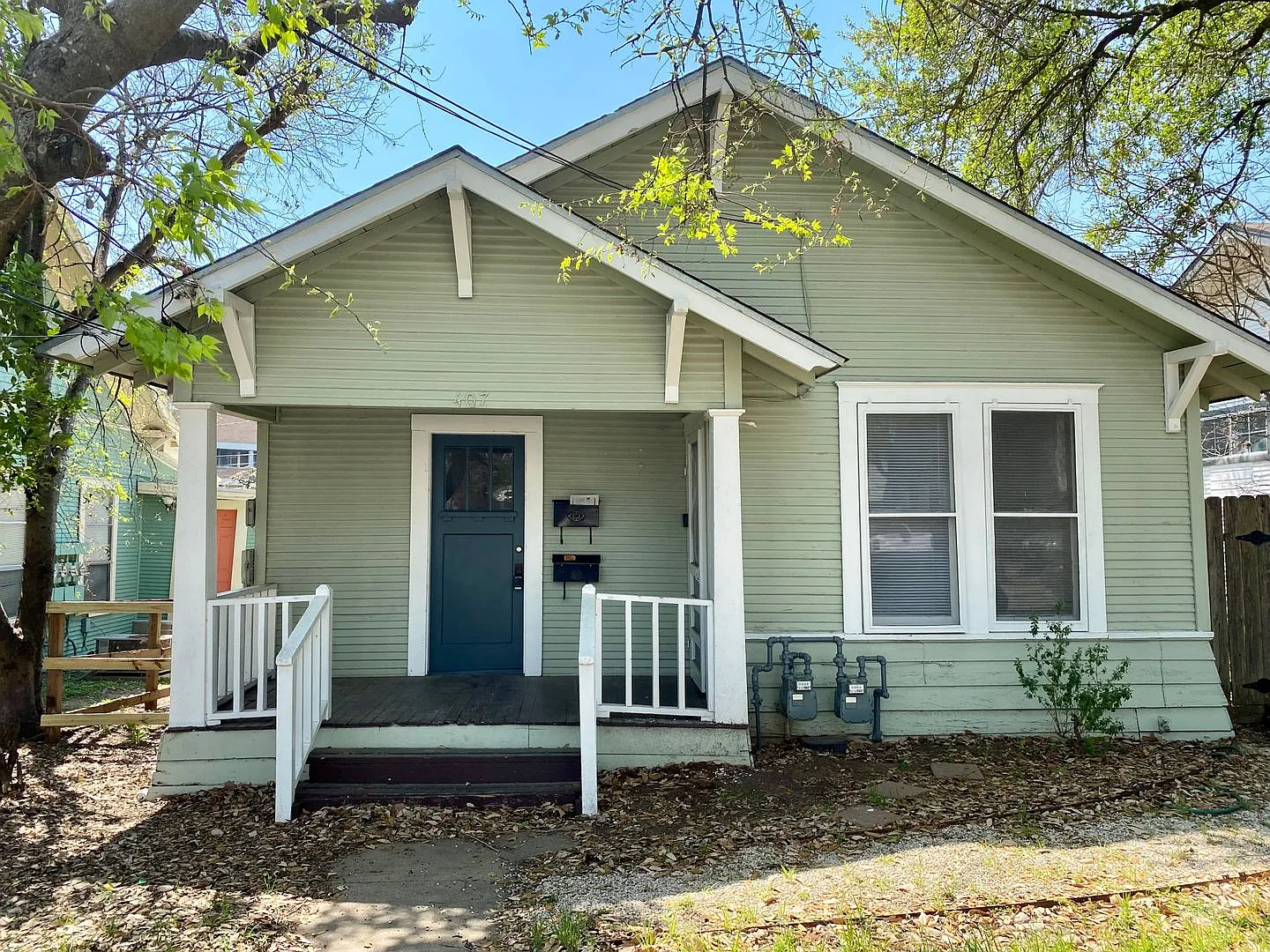 30th-407 E — Photo 1