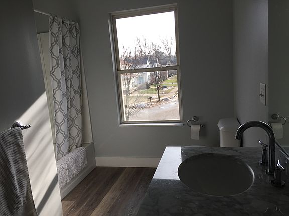 3rd image of 550 Cass Ave SE