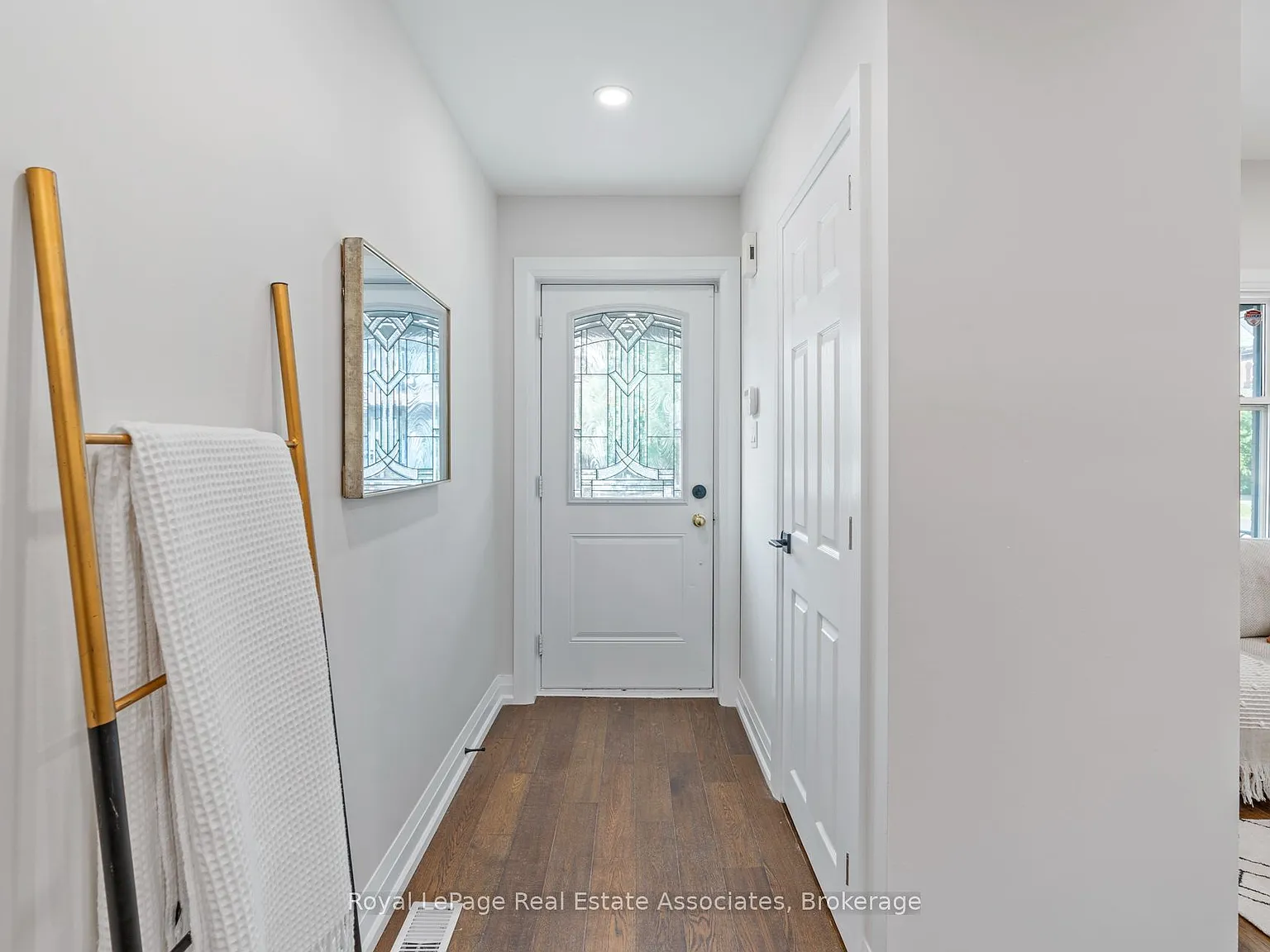 4 bed, $2,500 — Photo 2