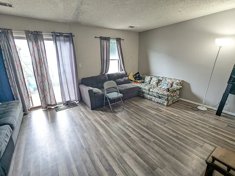 106 Woodlake Manor Dr — Photo 4