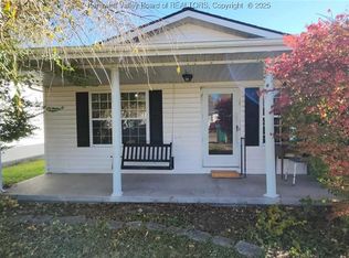 3253 Putnam Ave, Hurricane, WV 25526