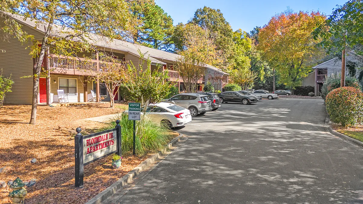 Building Photo - 4115 Bloomdale Dr #30
