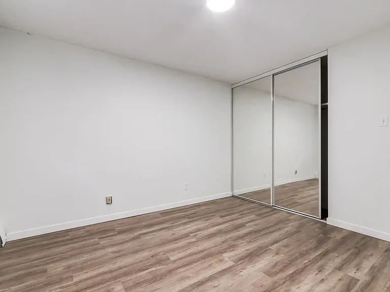115 25th Ave SW #403 — Photo 16