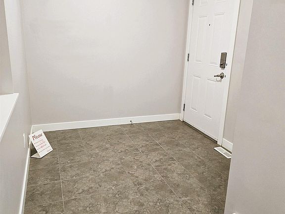 2nd image of 475 Reed Cres