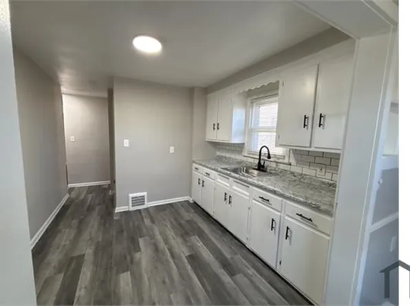 13308 Littleton Rd, Garfield Heights, OH 44125