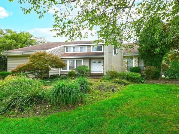 58 Villanova Lane, Dix Hills, NY 11746