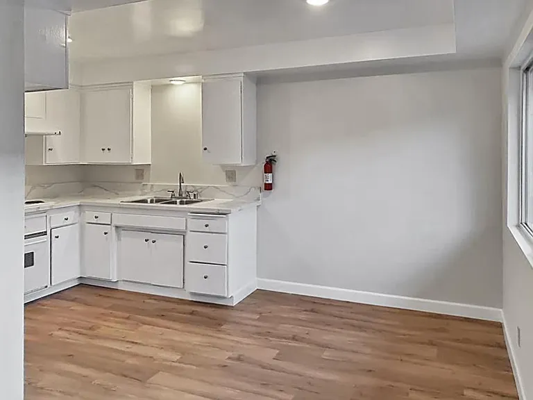 421 North Monterey Street — Photo 6