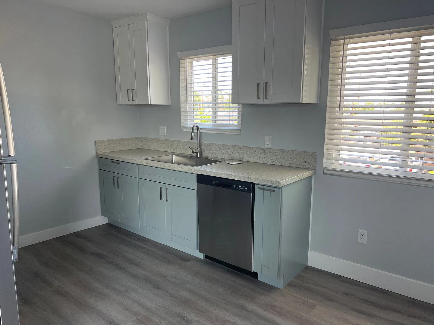 Gorgeous Upstairs Apt! Two Reserved Parking Spaces! — Photo 2