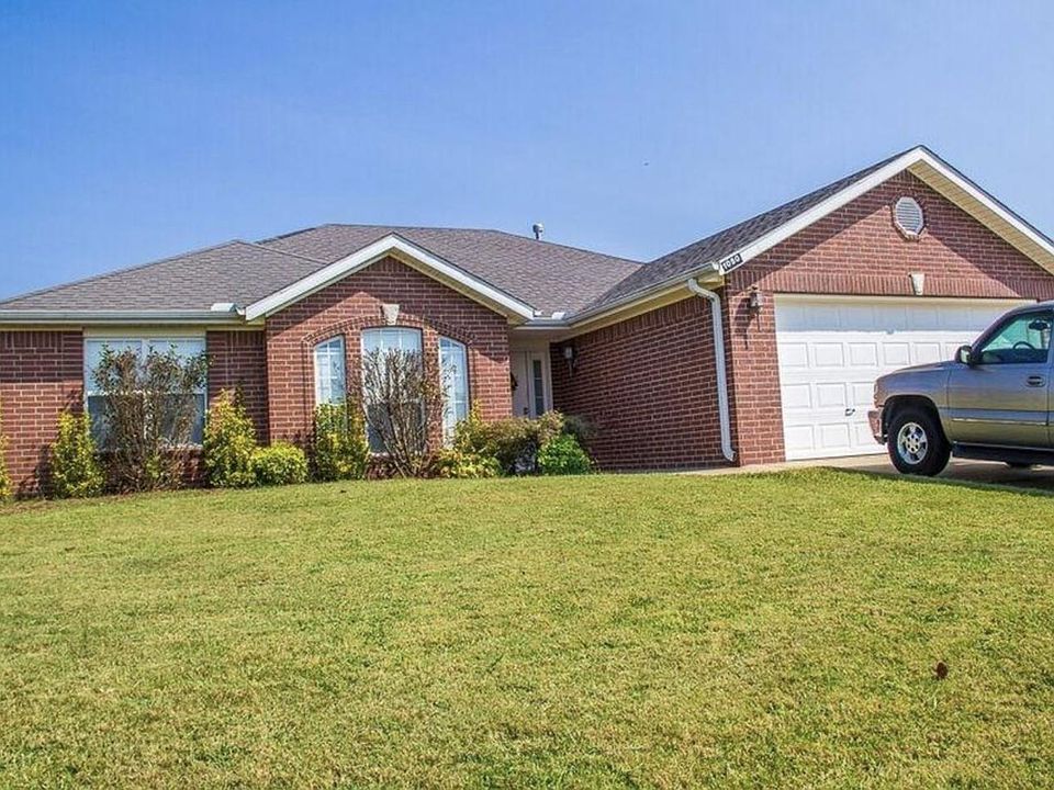 1st image of 1050 Applewood Cir
