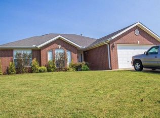 1050 Applewood Cir, Centerton, AR 72719
