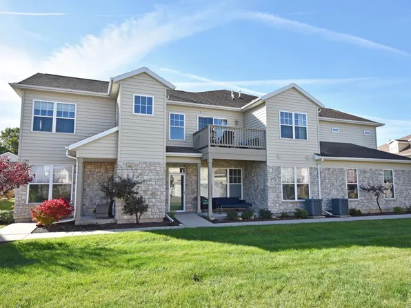 N16W26460 Meadowgrass CIRCLE #E, Pewaukee, WI 53072