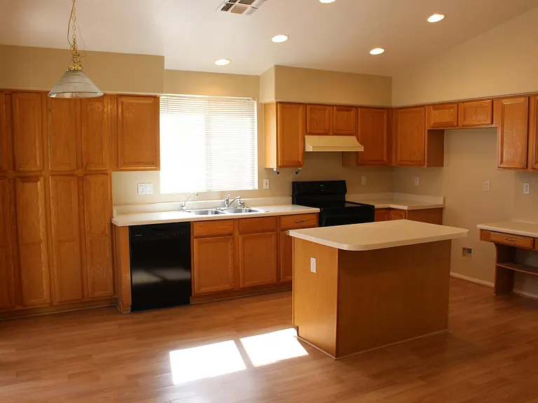 807 W Kesler Ln — Photo 8