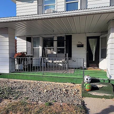 4th image of 424 1st Ave E