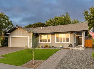 1044 Hawthorne Cir, Rohnert Park, CA 94928