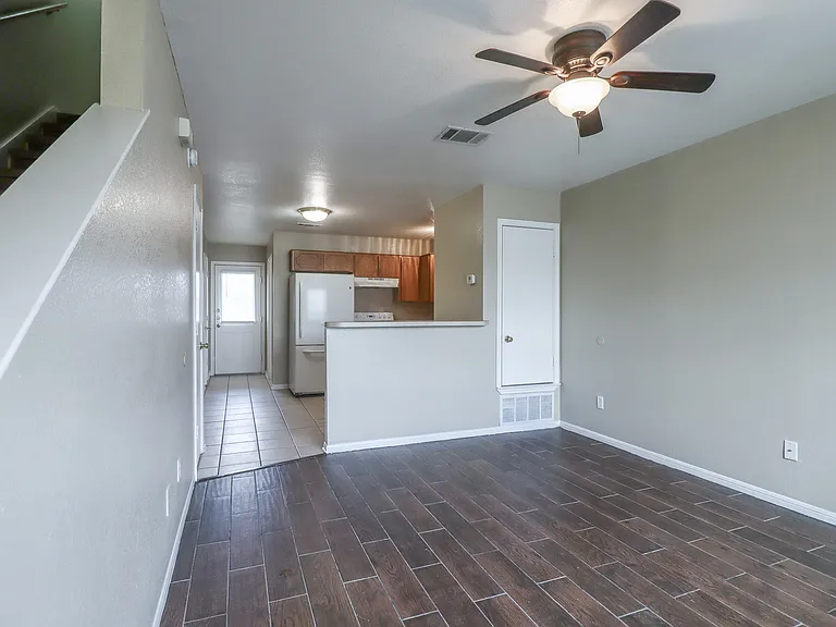 807 Leifester Cir #B — Photo 6