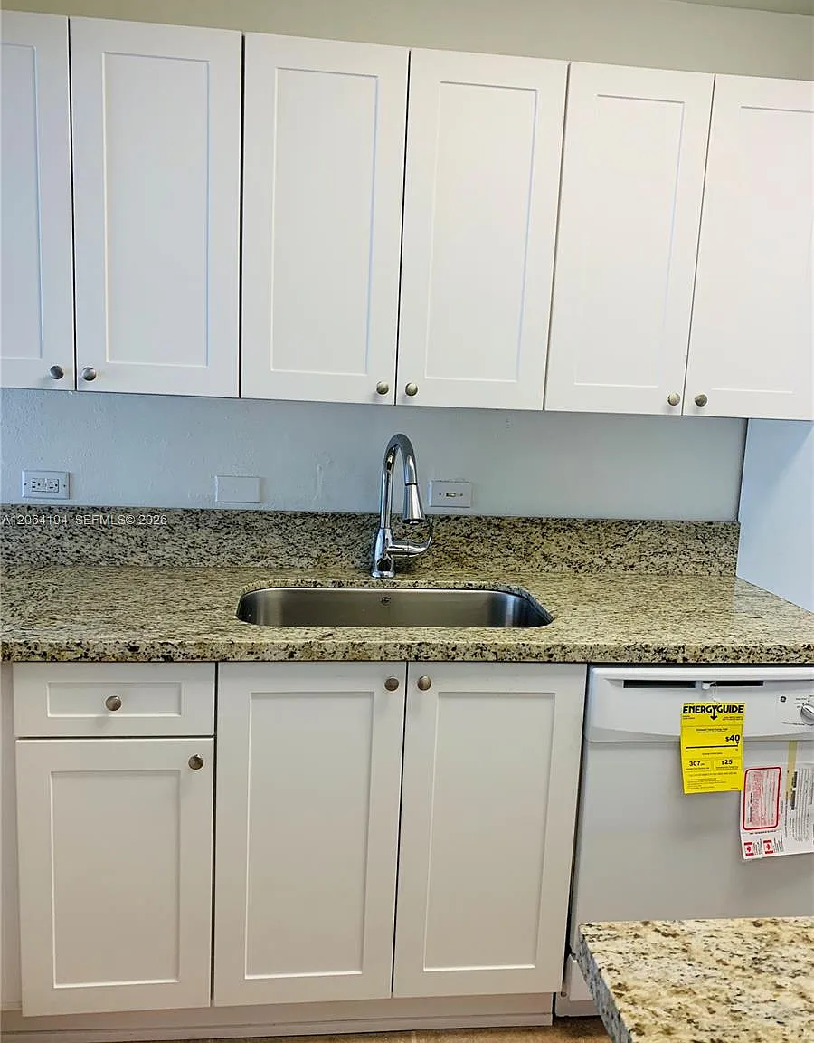 2 bed, 1040 sqft, $2,500 — Photo 2