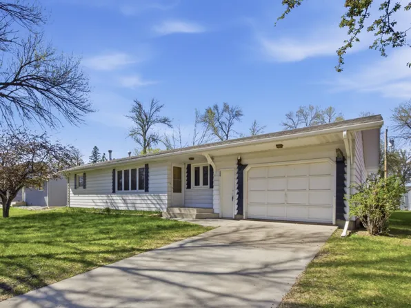 208 10 1/2 Ave W, West Fargo, ND 58078