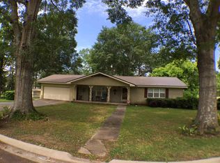 604 3rd Ave SW, Magee, MS 39111