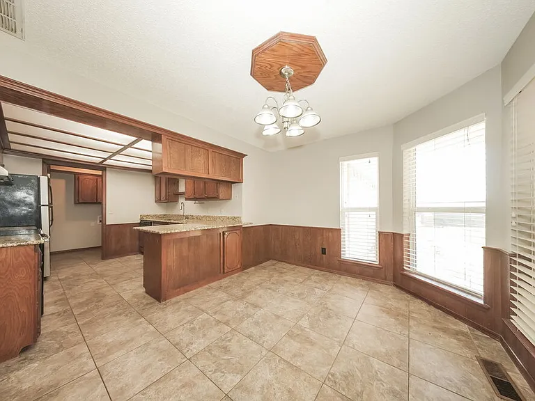 12913 S Drexel Ave — Photo 6