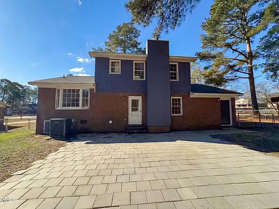 5th image of 7594 Beverly Dr