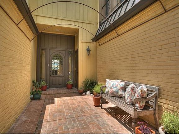 3rd image of 2455 Westlake Dr #28