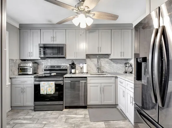 21214 Lago Circle #B, Boca Raton, FL 33433