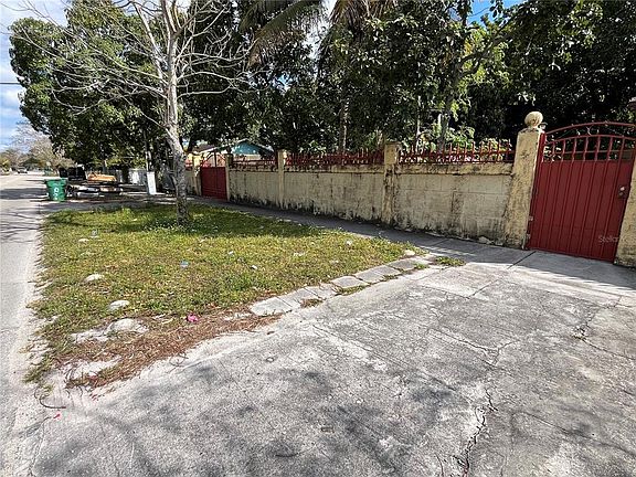 3rd image of 995 NW 114th St