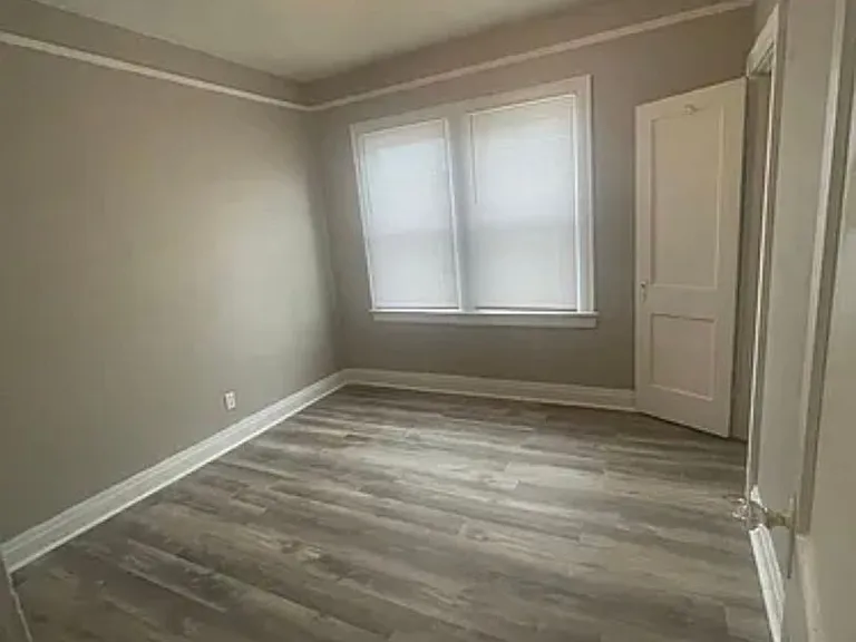 1310 Grosscup Ave — Photo 2