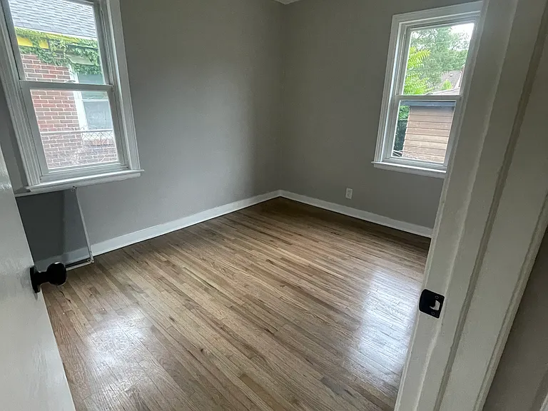 735 Hanley St — Photo 8