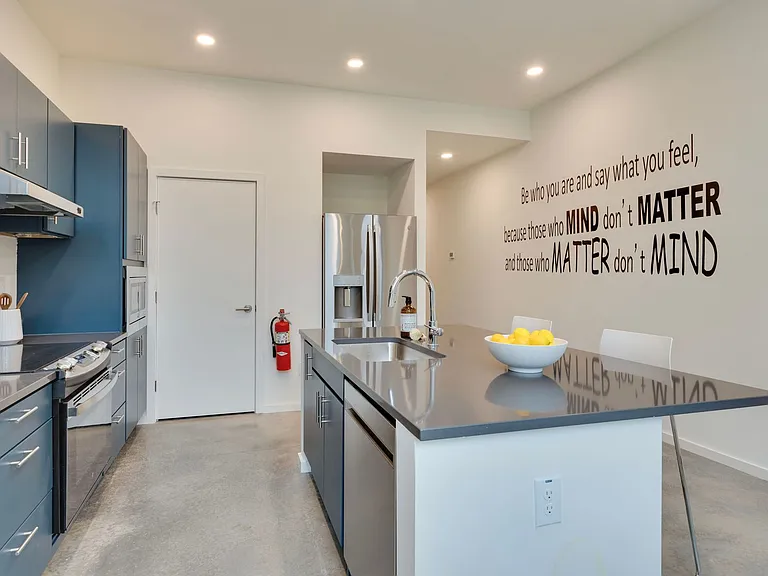 218 N Dillard St — Photo 8