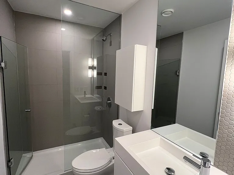 33 Helendale Ave #1407 — Photo 13