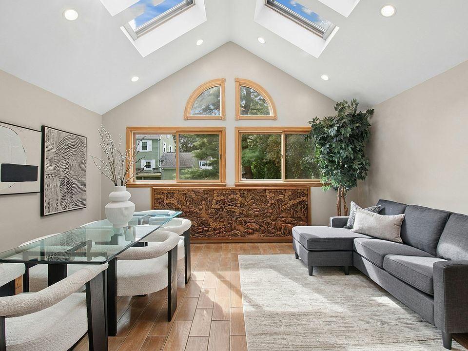 1st image of 22 Westlund Rd