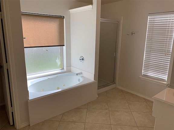 4th image of 7710 Tyler Creek Ln