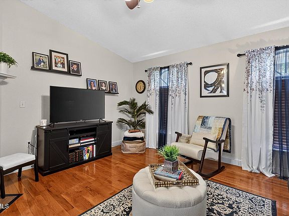 4th image of 3605 Ian Dr