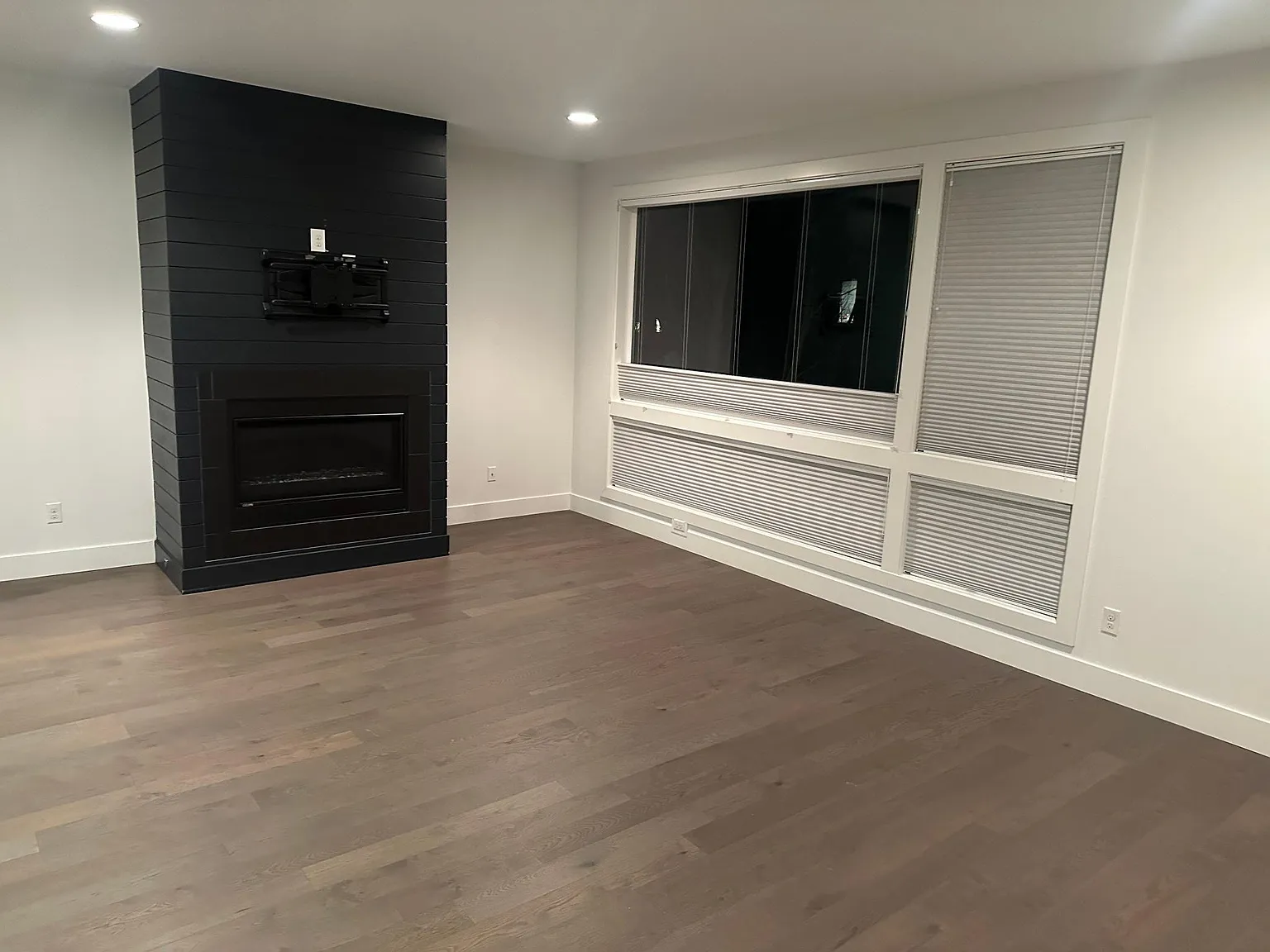 4549 N Williams Ave — Photo 3