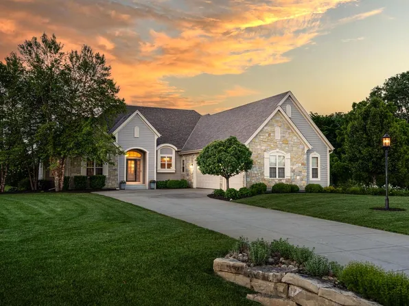 N33W29640 Woodridge CIRCLE, Pewaukee, WI 53072