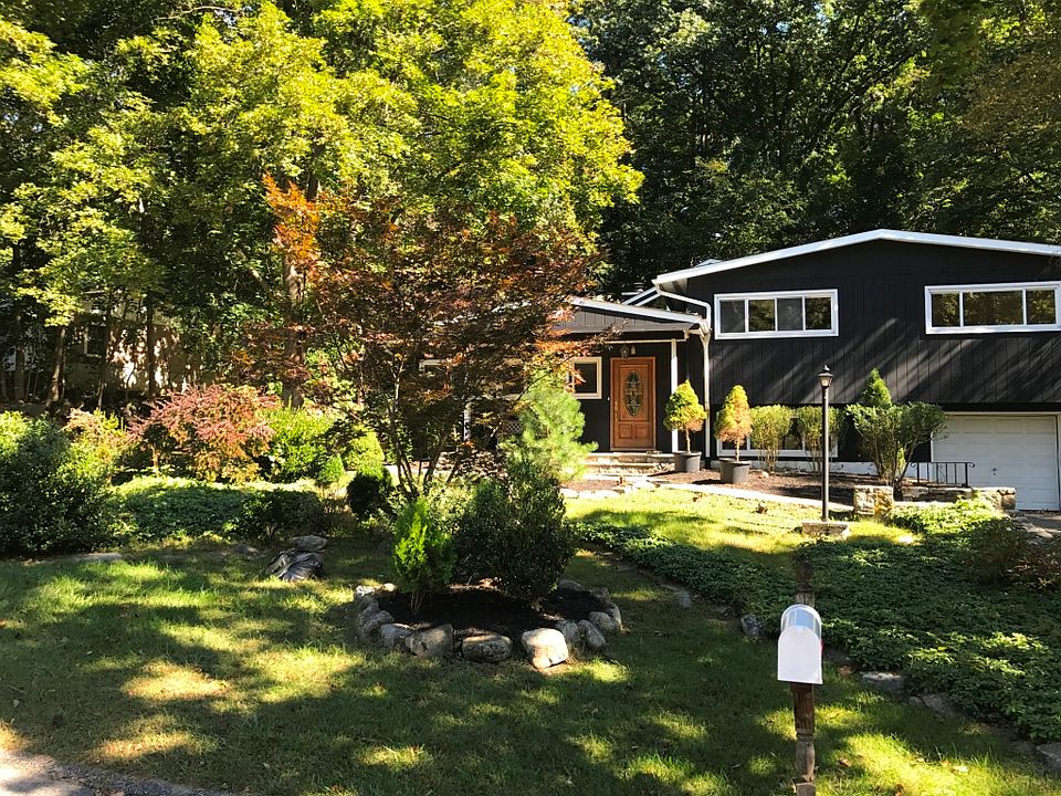 1st image of 202 Laurel Dr