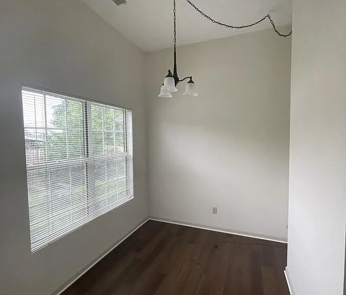 100 Coconut Grove Dr — Photo 2