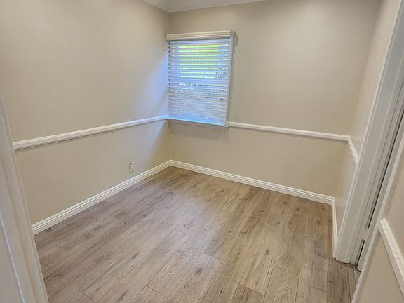 5th image of 13010 Moorpark St #13010