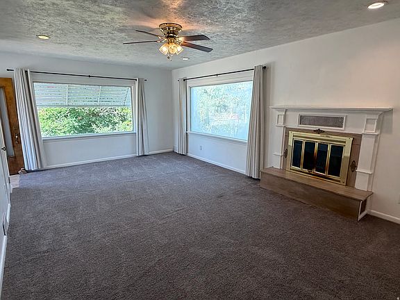 3rd image of 151 Roosevelt St
