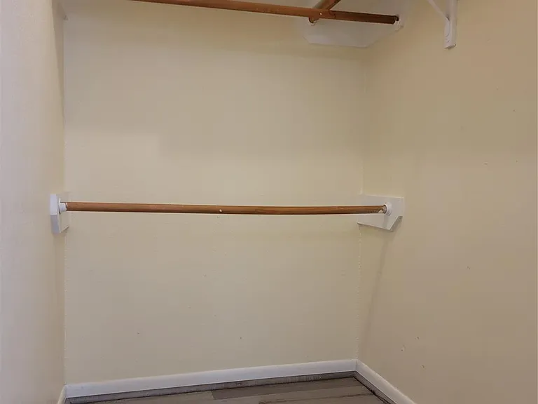 3907 Bartons Ct — Photo 14