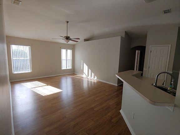 3rd image of 343 Valley Edge Dr