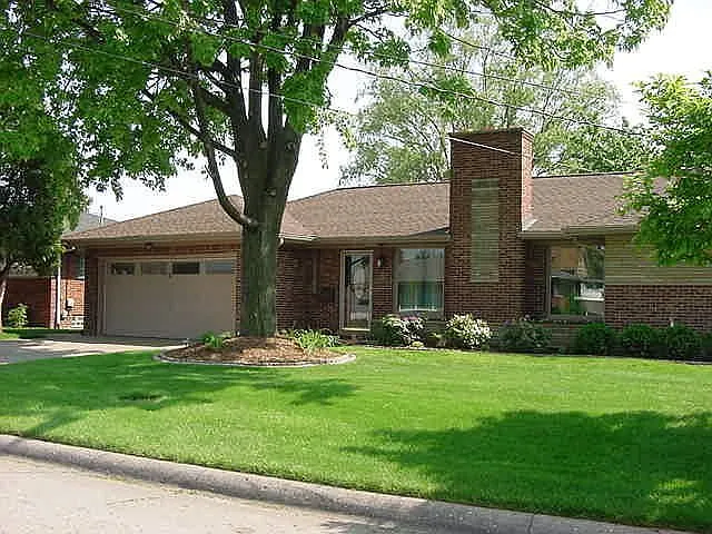 22458 Lakecrest St photo 1