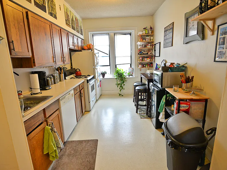 18 Glenville Ave #3B — Photo 8
