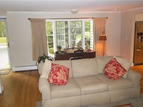 4th image of 69 Oakwood Dr