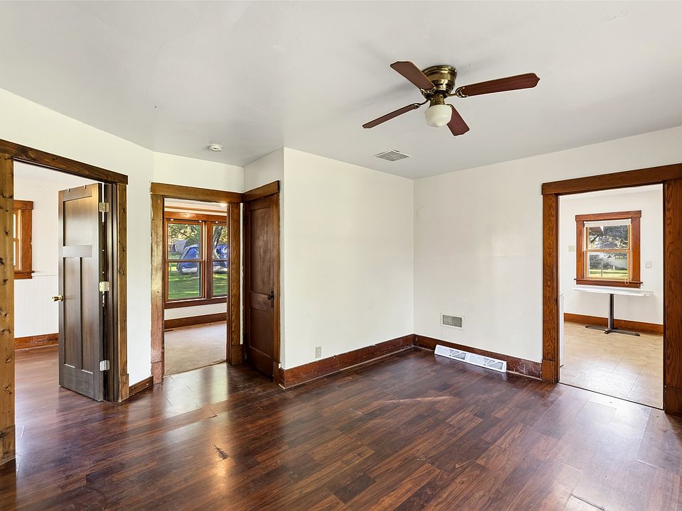 13th image of N3072 Clark Street