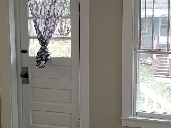 5th image of 112 Brown Ave