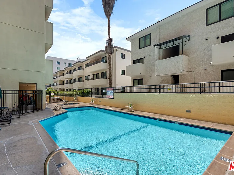 727 S Ardmore Ave #108 — Photo 30