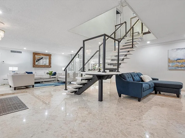 1240 SW 14th Ave — Photo 7