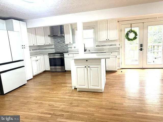 4 bed, 3.5 bath, 1950 sqft, $4,250 — Photo 3